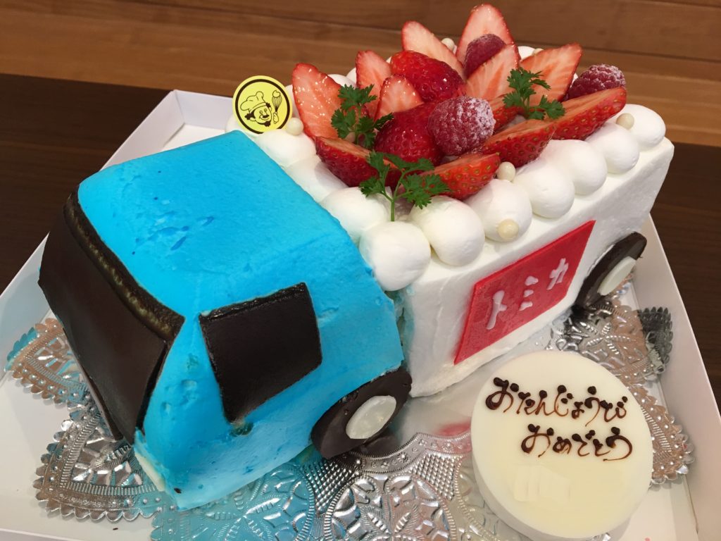 3dケーキ トミカのトラック Sweets Shop Yoshida スイーツショップ ヨシダ